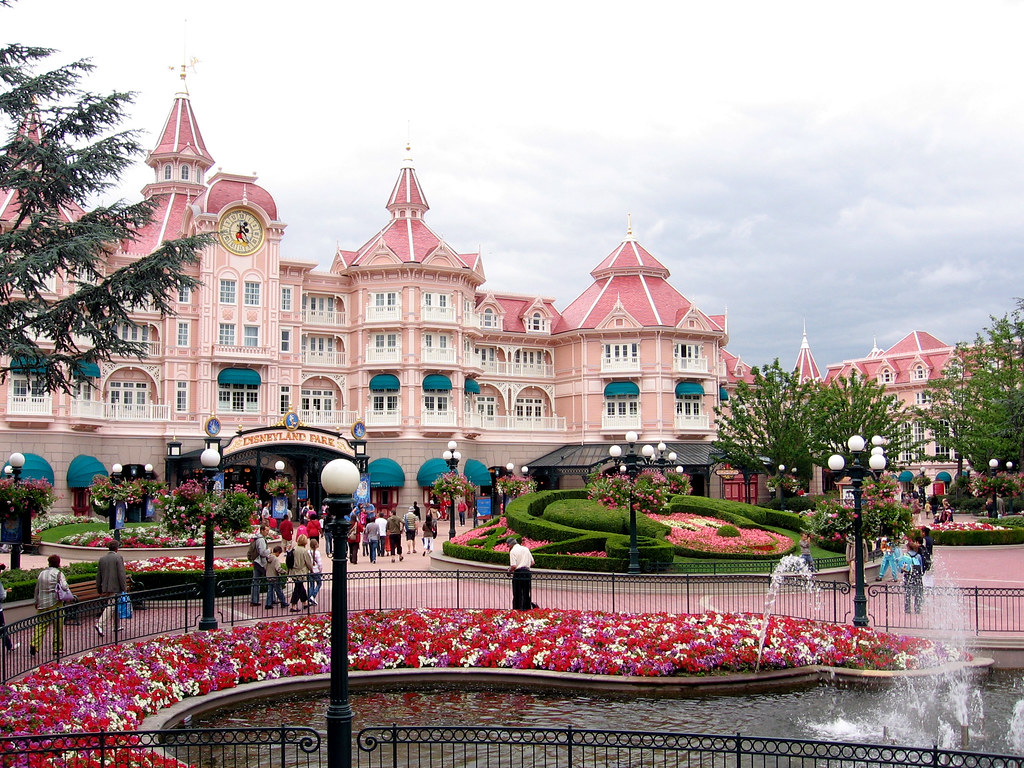 Private Transfer from Beauvais Airport to Disneyland Paris