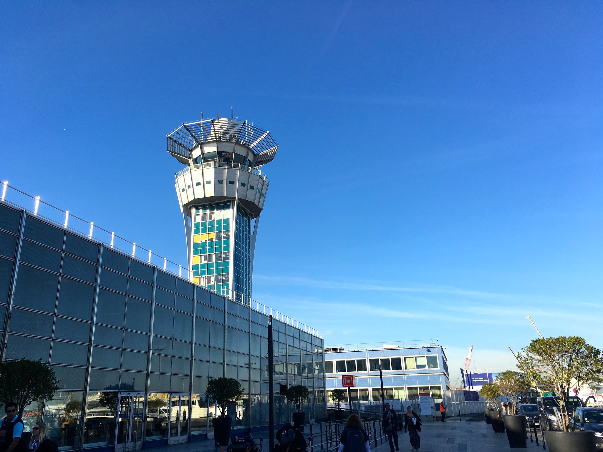 Complete Guide: Orly Airport to Disneyland Hotel Transfer Options